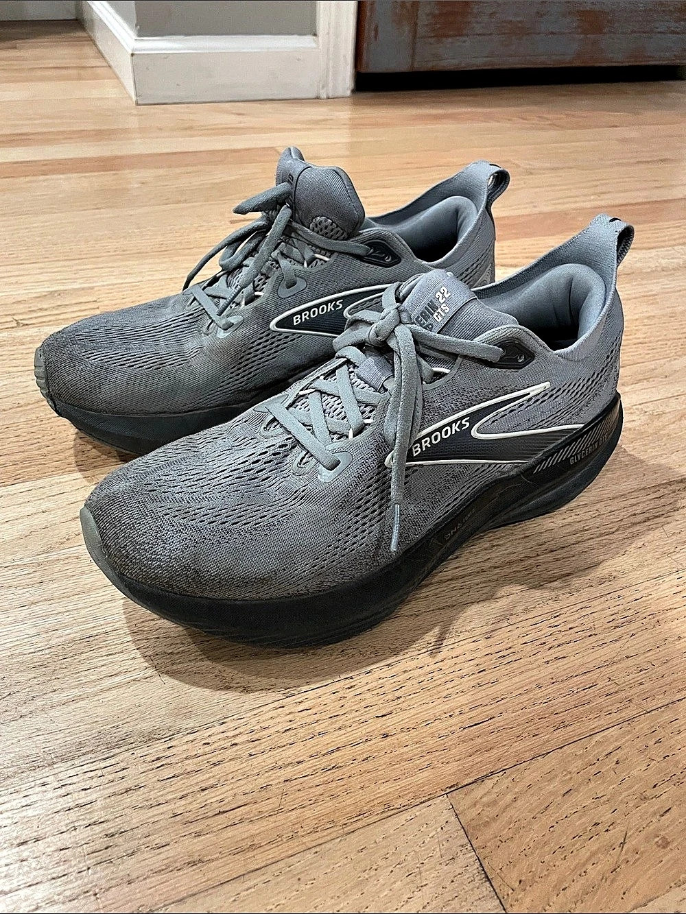 Brooks Glycerin GTS 22 Gray Athletic Shoes US 10 D